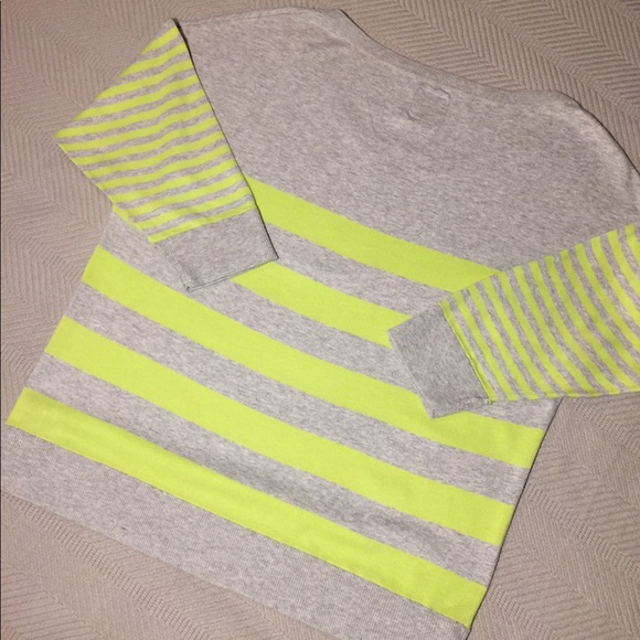 American Eagle Sweater - Picture 3 of 3